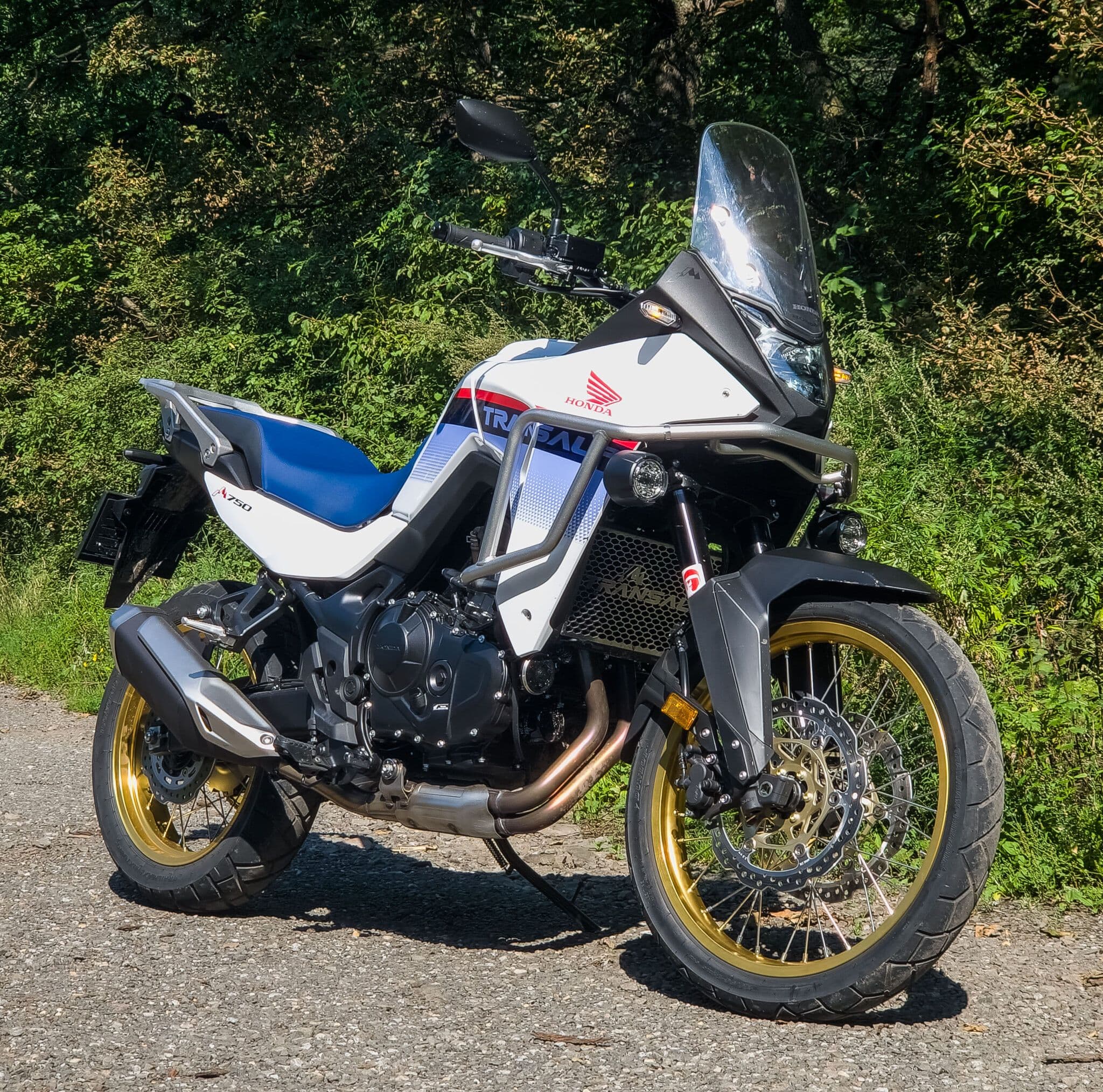 Honda Transalp op zijn standaard